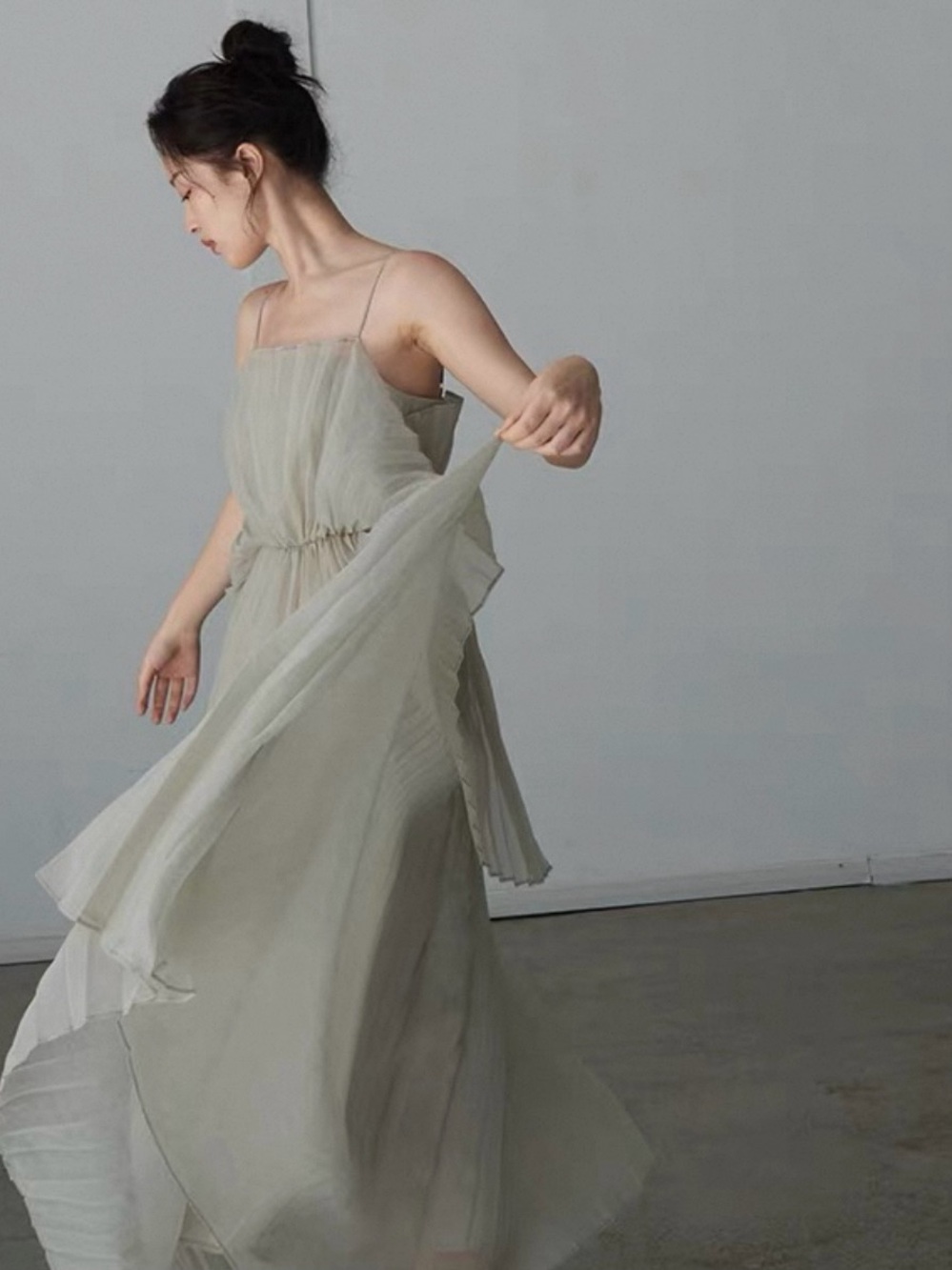 NWT Elegant Sage Green Pleated Maxi Dress with Spaghetti Straps